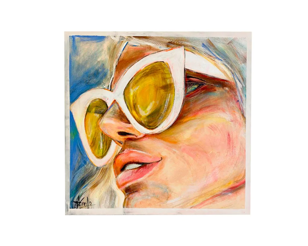 Toile représentant le visage d'une femme avec des lunettes de soleil blanches