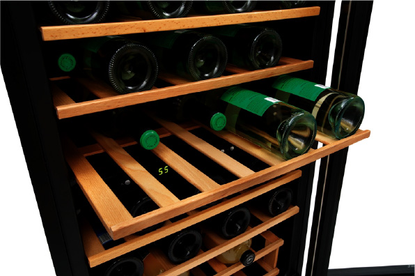 Un tiroir de cellier est sorti