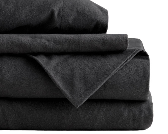 Pile de draps noirs