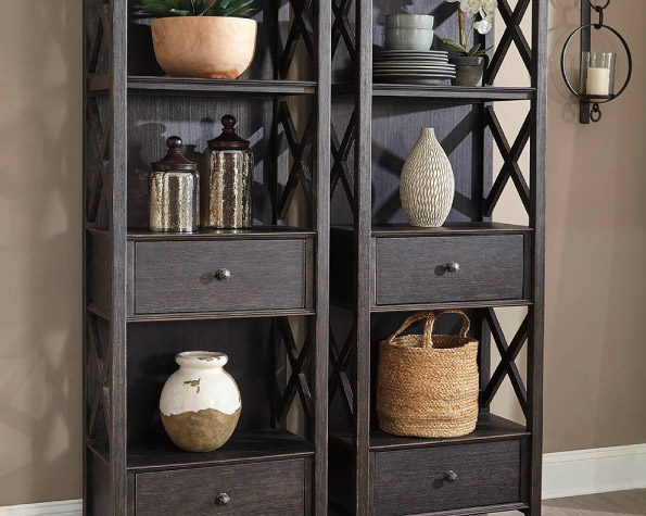 Deux grandes étagères de rangement