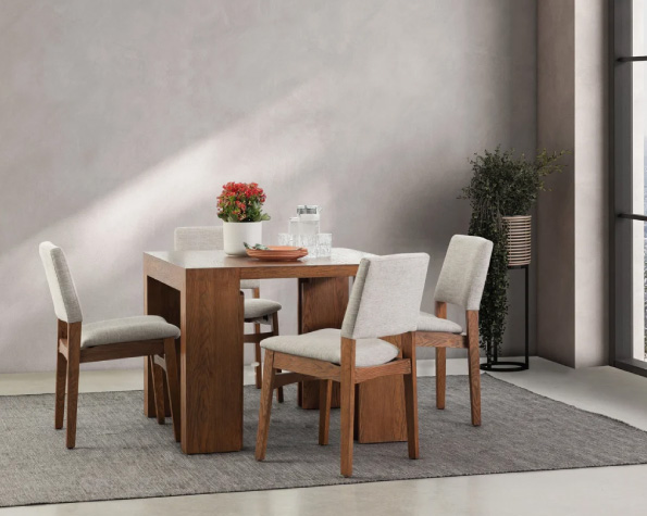 Petite salle à manger avec table transformer table carré 4 places